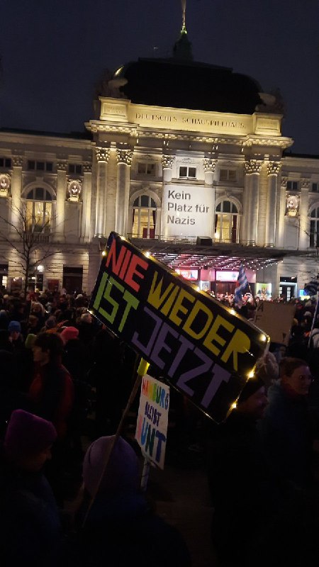 Hamburg: Tausende demonstrieren gegen AfD-Kandidatin Weidel Mehr als 16.000 Mens…