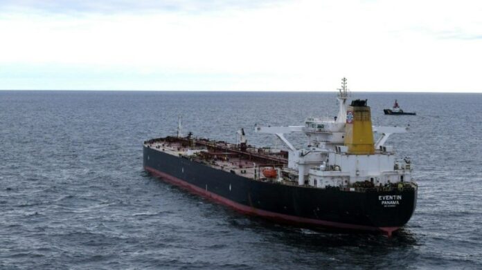 Havarierter Öltanker in der Ostsee bis vor Sassnitz geschlepptNach stundenlanger...