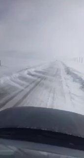 Am Samstag bedeckten Schneemassen die Straßen der iranischen Stadt Ardabil und …