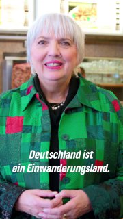 Grünen-Politikerin Roth instrumentalisiert Migranten für eigene Wahlkampagne Die…