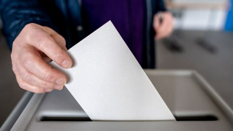 Reaktionen deutscher Politiker auf Hochrechnungen bei der Bundestagswahl:Bundesk…