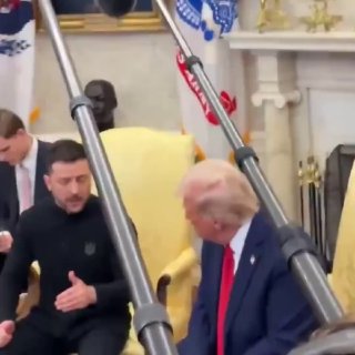 Trump bezeichnete Selenski offenbar als „dumm“Bei seinem Gespräch mit dem ukrain…