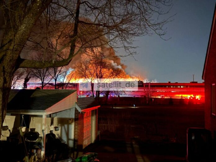 #USA: Zulieferer für Luft- und Raumfahrt steht in Flammen In Abington Township i...