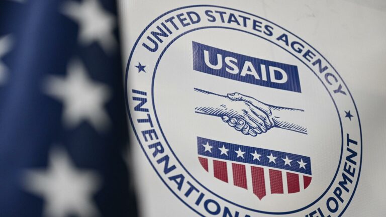 Wie Trumps Demontage von USAID eine seismische, historische Verschiebung in Amerikas Rolle in der Welt markiert