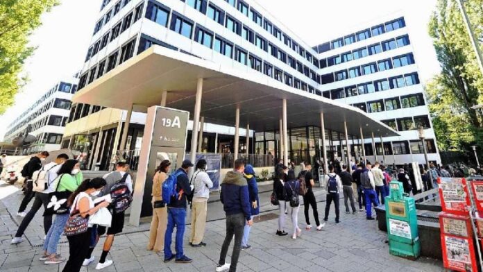  Razzia in Münchner Ausländeramt: Mitarbeiter sollen #Aufenthaltstitel verkauft ...