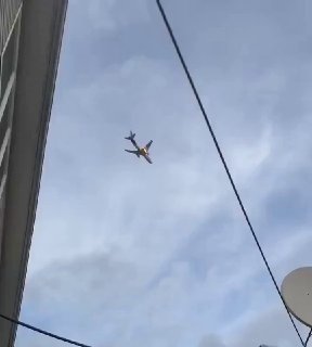 USA: Frachtflieger muss wegen Triebwerksbrand notlandenBei einem #Frachtflugzeug…