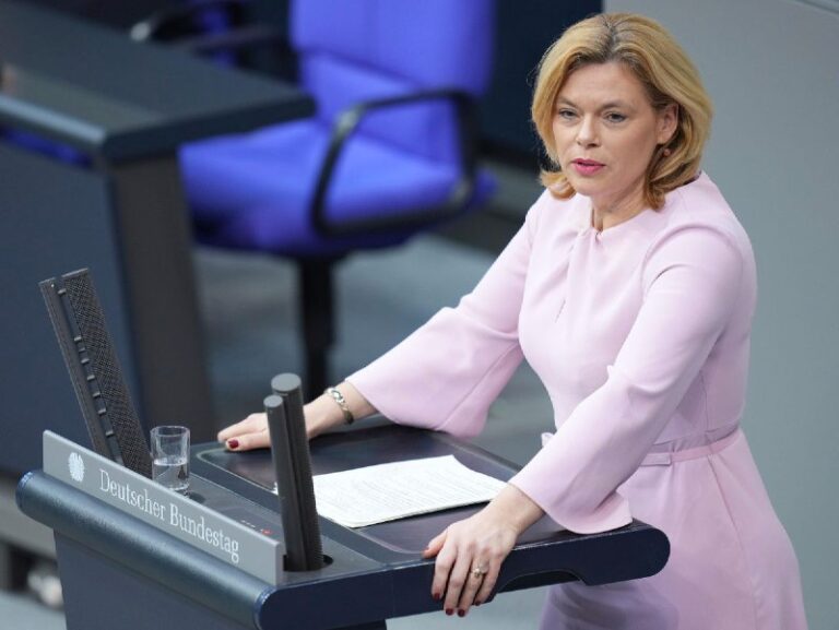 Union schlägt Julia Klöckner als #Bundestagspräsidentin vorDie CDU-Abgeordnete J…