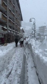Alpen-Ort von der Außenwelt abgeschnittenKurz vor Ostern haben Schneefälle weite…