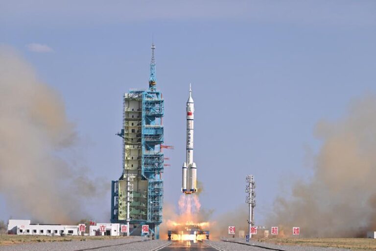 China startet bemanntes Raumschiff Shenzhou-20 #China hat am Donnerstag das bem…