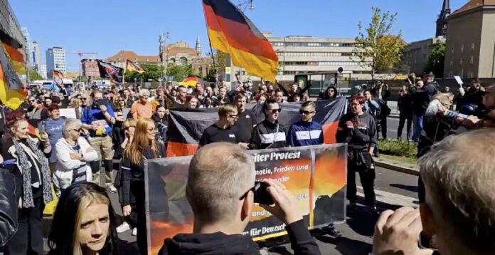 Deutschland steht gegen Kriegstüchtigkeit und Regierung auf An diesem Samstag fi...