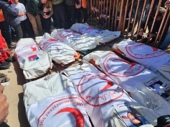 Mitarbeiter des Roten Halbmonds, der ein israelisches Massaker überlebte, berich...