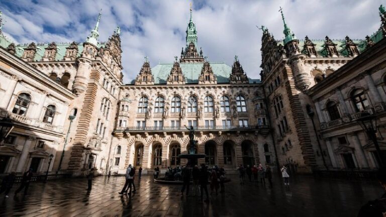 Rot-grüner Koalitionsvertrag in Hamburg stehtGut sieben Wochen nach der #Bürger…