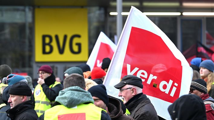 Weitere Streiks bei #BVG abgewendet: Verdi stimmt Tarifvertrag zuDer #Tarifkonf…