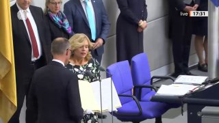 Friedrich Merz legt #Amtseid im Bundestag abDer neue Bundeskanzler Friedrich #M…
