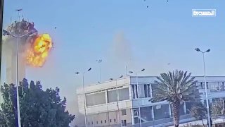 ISRAEL hat unzählige Male FLUGHÄFEN BOMBIERT. Einmal bombardierten sie sogar de…