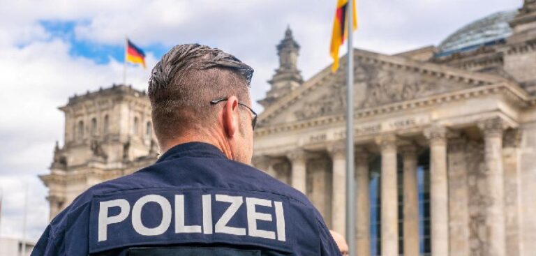 Mehr Waffendelikte im #BundestagIm Jahr 2023 zählte die Bundestagspolizei noch …