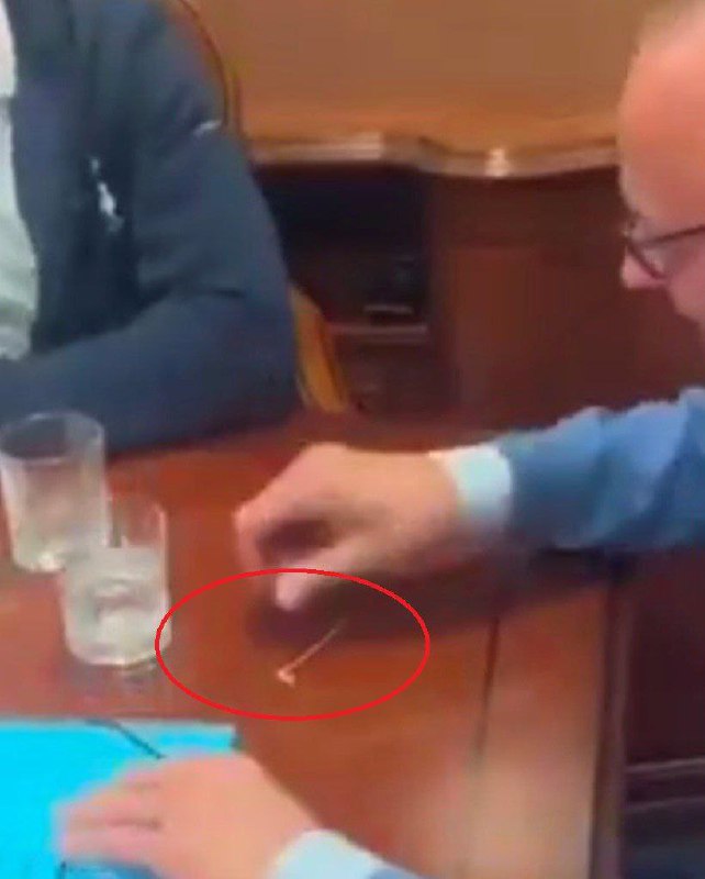 Merz und Macron in der „Ostkokaine“? Zug-Video entfacht Drogen-SpekulationenEin …