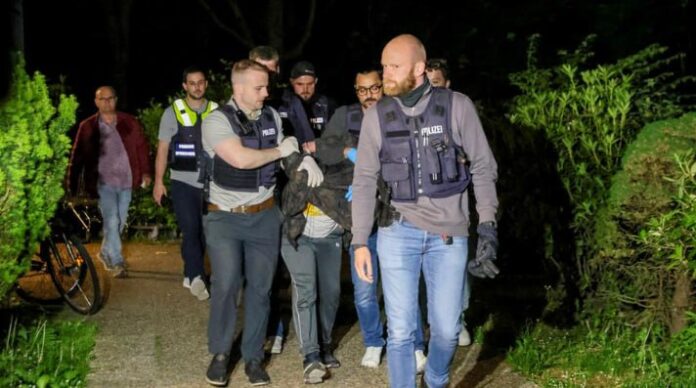 #Messerattacke in Bielefeld: Tatverdächtiger gefasstNach dem Angriff eines Manne...