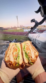 Deutscher grillt sich Essen in verwahrlostem StadionEin junger Mann aus Deutschl…