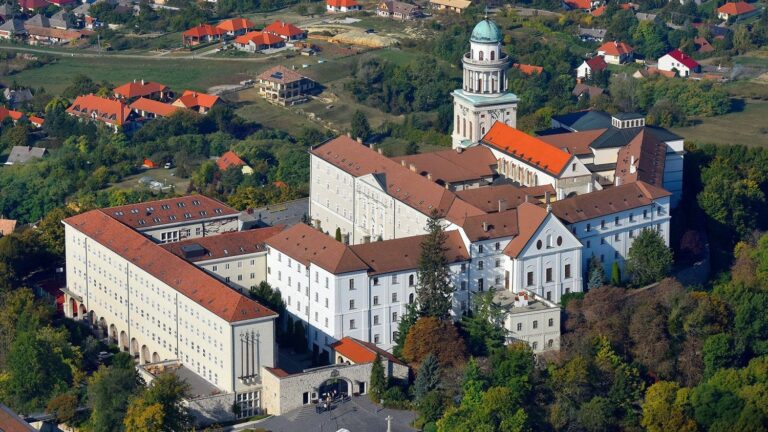 Feinde der Volksdemokratie: Kommunisten lösten die religiösen Orden vor 75 Jahren auf