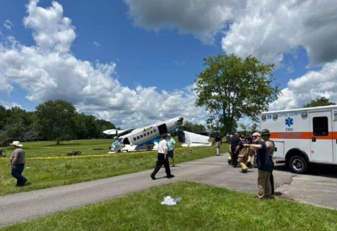  Flugzeugabsturz in den USA ab – mehrere Verletzte, keine TotenEin Flugzeug mit ...