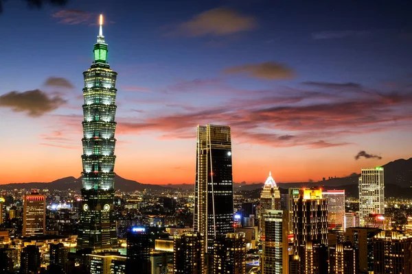 Hat China gerade Taiwan erobert, ohne einen einzigen Schuss abzugeben?Arnaud Ber…