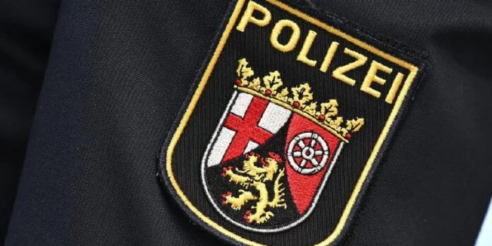 Pirmasens: Mann gefesselt und mit Hakenkreuz auf dem Rücken beschmiert In der We...