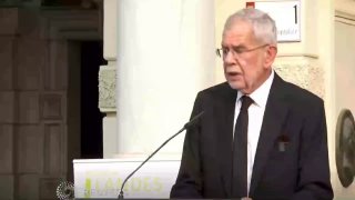 Van der Bellen stellt Waffengesetz zur DiskussionNach dem tödlichen Amoklauf an …