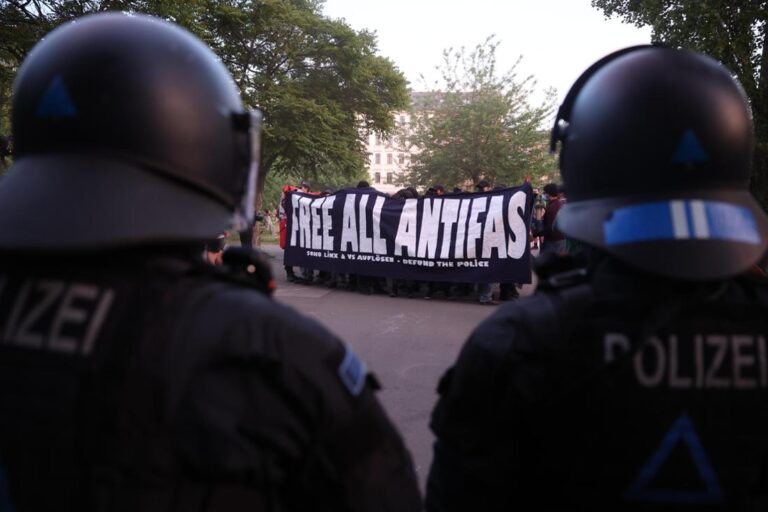 Wer sich ein Antifa-T-Shirt überstreift, dem ist alles erlaubt