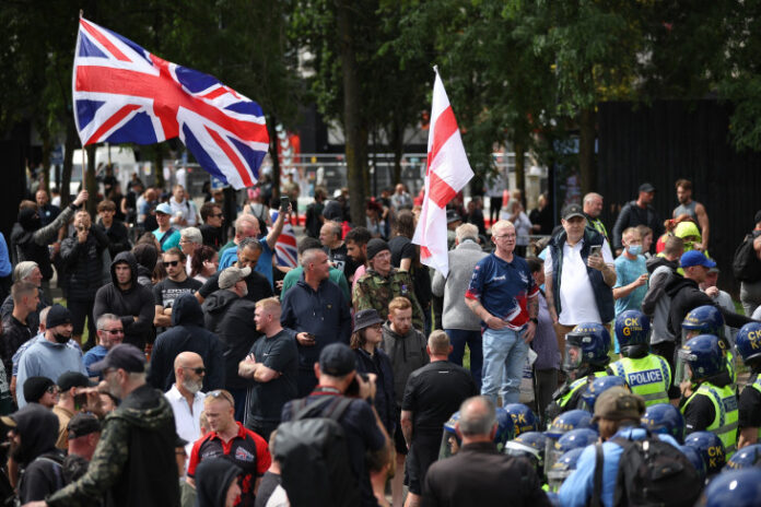 Nagy-Britanniában erősödik a bevándorlásellenes hangulat2