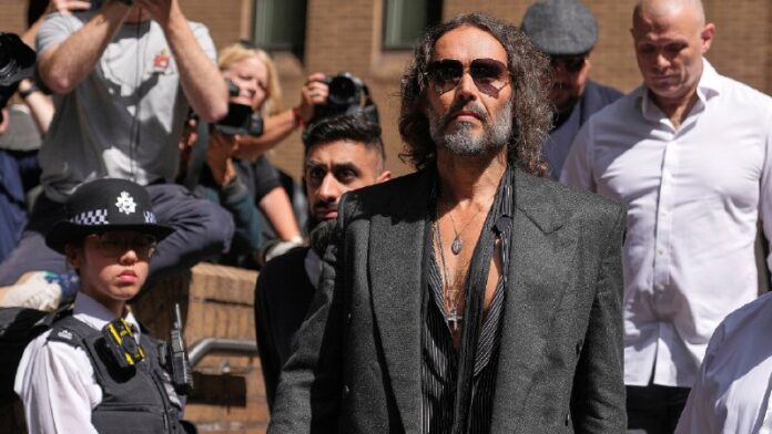 Von der Revolution zur Erweckung: Russell Brand umarmt Trump und IsraelVon Alan ...