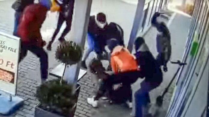 Ungarn ist kein Boxring, in dem jeder seine politischen Ansichten Ungarn ist kein Boxring, in dem jeder seine politischen Ansichten mit Gewalt durchsetzen kann