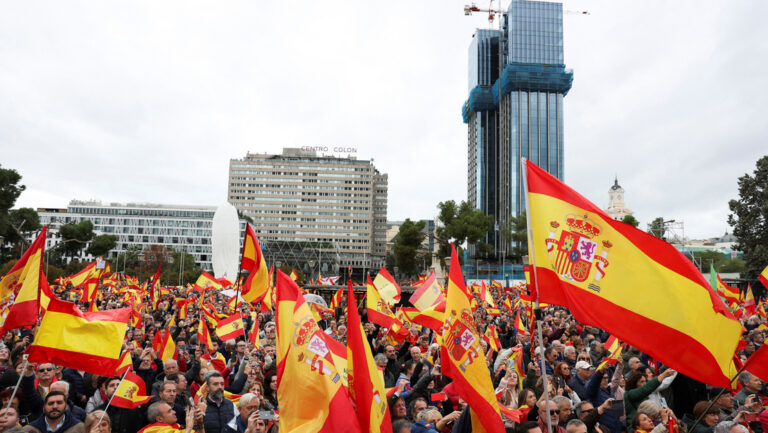 Im Schatten von Skandalen: Warum will das spanische Volk nicht von links?